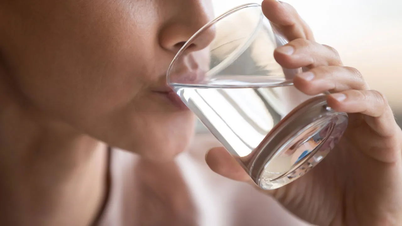 Su zehirlenmesi nedir, belirtileri neler? Su zehirlenmesi kaç litre içince