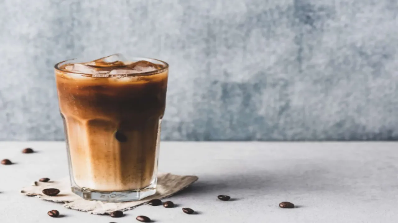 Buzzz gibi içinizi serinletecek! Buzlu kahve tarifleri: 12 farklı tarif