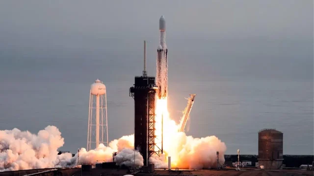 Bir ilk: Psyche uzay aracı SpaceX Falcon Heavy roketiyle fırlatıldı!