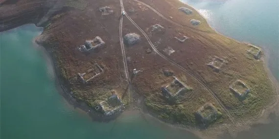 Kahramanmaraş’ta, Azalan Yağış ve Kuraklık Yüzünden Su Altındaki Köy Ortaya Çıktı