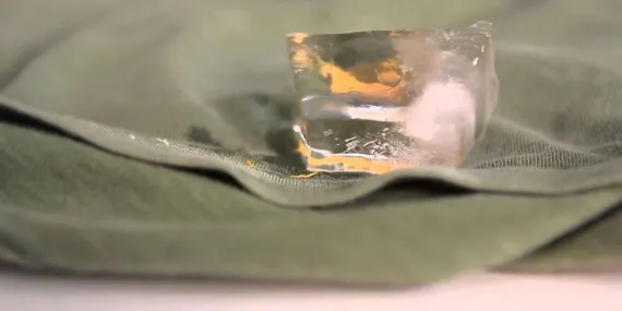 Kıyafete yapışan sakız nasıl çıkar?