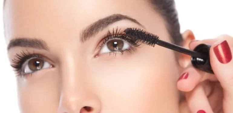 Bunları yaparsanız kirpiklerinize inanamayacaksınız! Basit yöntemlerle kirpiklerinizi güçlendirin