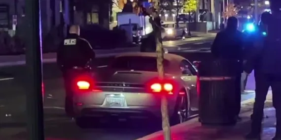 Porsche Çalmaya Çalışan Hırsızlar, Manuel Vites Kullanmayı Bilmedikleri İçin Arabayı Bırakıp Kaçtılar [Video]