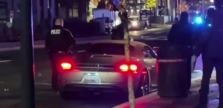 Porsche Çalmaya Çalışan Hırsızlar, Manuel Vites Kullanmayı Bilmedikleri İçin Arabayı Bırakıp Kaçtılar [Video]