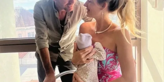 Sosyal medyadan duyurdu! Ünlü oyuncu 3. kez anne oldu