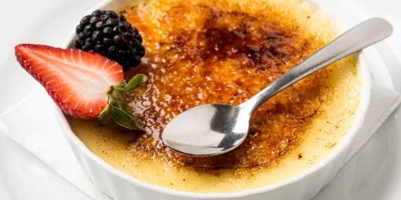 Üstü kıtır kıtır karamel lezzeti altı ise yumuşacık vanilya… Ne mi bu? Krem Brüle