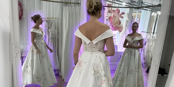 Viral Olan Bu Gelinlik Fotoğrafındaki iPhone Kaynaklı Gariplik Tam Olarak Neyin Nesi?