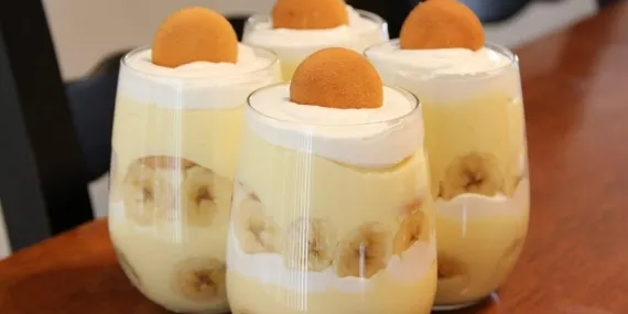 Yumuşacık lezzet! Bisküvili muzlu puding tarifi