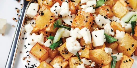 BEYAZ PEYNİRLİ PATATES KIZARTMASI