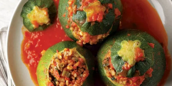 BULGURLU GİRİT KABAĞI DOLMASI