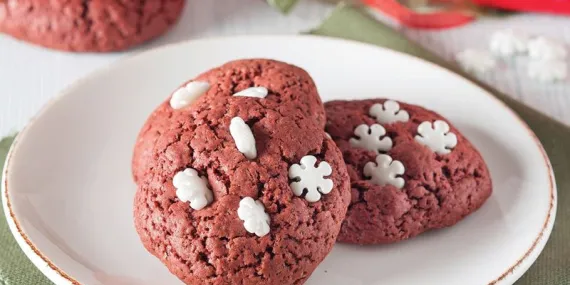 ÇİKOLATALI KIRMIZI KADİFE KURABİYE