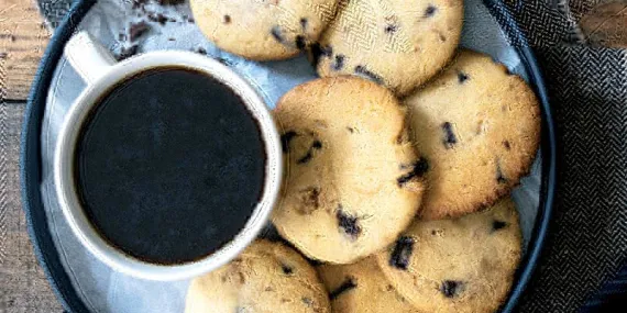 ÇİKOLATALI, SÜT TOZLU VE CEVİZLİ KURABİYE