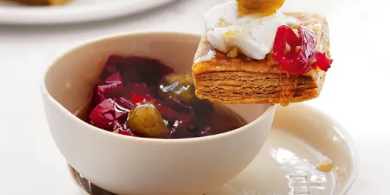 Domates chutney-büş mini milföy