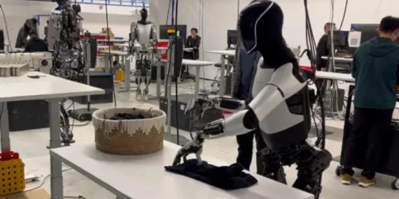 Elon Musk, Tesla’nın Gelecek Yıl İnsansı Robotlar Kullanmaya Başlayacağını Açıkladı