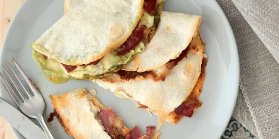 FIRINDA MİNİ LAVAŞ PİZZALAR