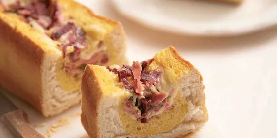 FIRINDA TOST EKMEĞİ DOLMASI