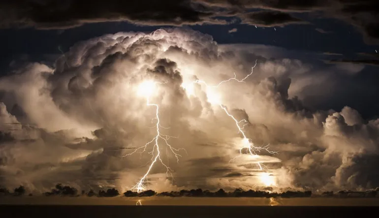 Gök Gürültülerinin Birbirinden Farklı Sesler Çıkarmalarının Arkasındaki Bilimsel Sebepler