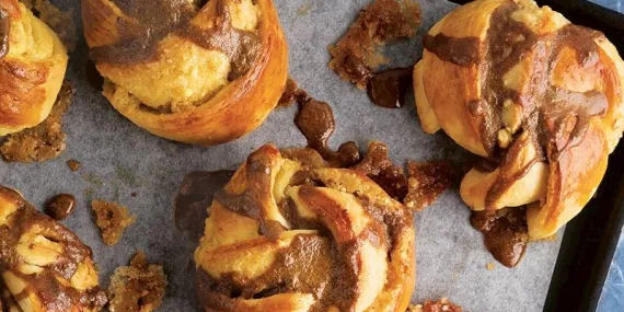 Kahve glazürlü fındık düğümleri