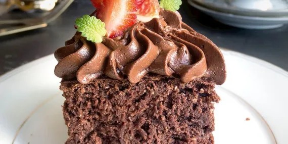 Kakaolu muzlu yulaflı kek