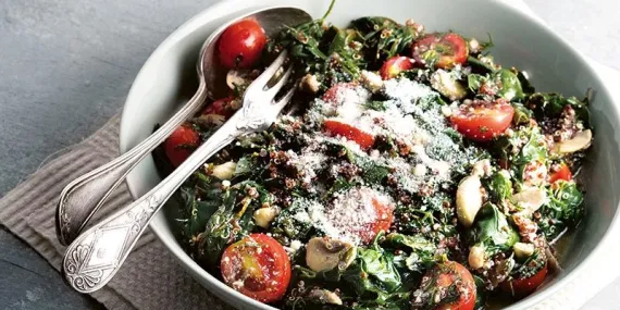 Kinoalı ılık ıspanak salatası