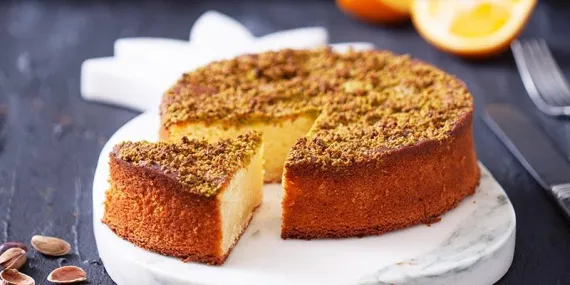 PORTAKALLI, FISTIKLI İRMİK TATLISI