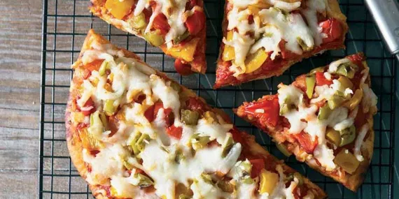 RENKLİ BİBERLİ KITIR PİZZA