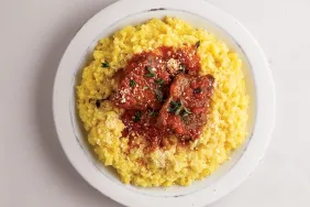 safranli-risotto-milanese-domates-soslu-dana-bonfile-ile-6CfPSLUJ.jpg