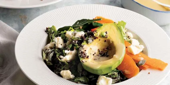 TAHİN VE LİMON SOSLU AVOKADO KASESİ