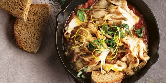 Taze domates soslu mantar ve hellim