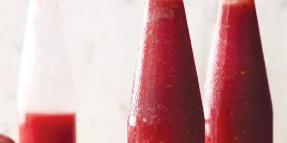 TEK KULLANIMLIK GAZOZ ŞİŞESİNDE DOMATES SUYU