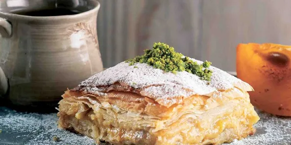 TRABZON HURMALI LAZ BÖREĞİ