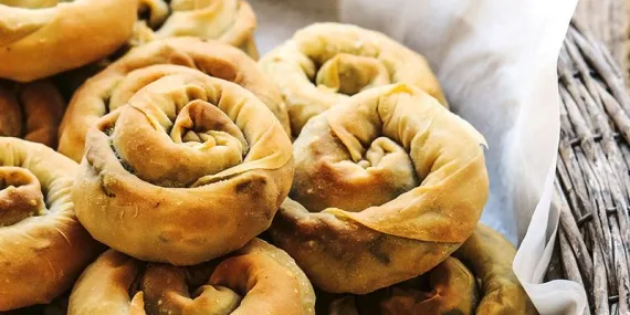 YABANİ OTLU BÖREK