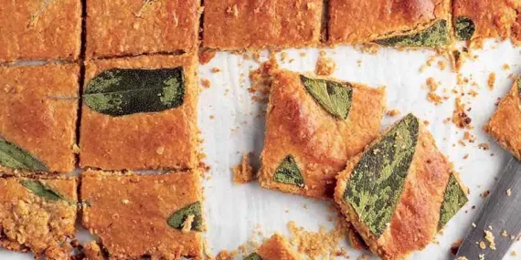 YANIK TEREYAĞLI, BALLI VE ADAÇAYLI KRAKERLER