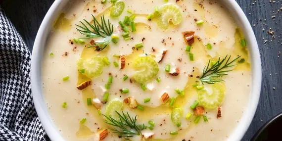 Yeşil elmalı kereviz çorbası