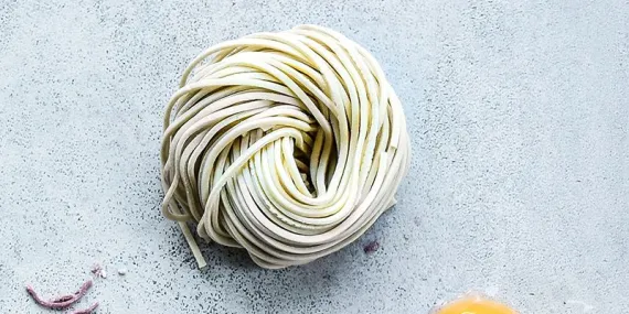 Yumurtalı sade spagetti hamuru