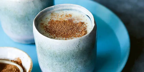 Beyaz çikolatalı ve salepli içecek