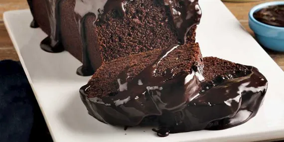 Bol soslu ıslak kek