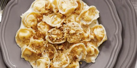 Ceviz Soslu Üç Peynirli Tortellini