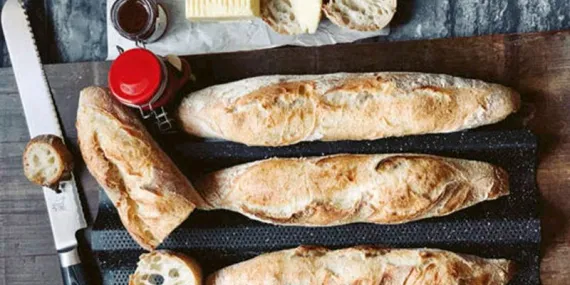 Ekşi mayalı baget ekmeği