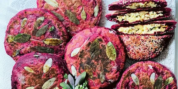 Ekşi Mayalı, Pancarlı Ve Ada Çaylı Börek