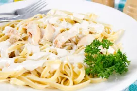 fettucini-alfredo-OMLjqvIq.jpg