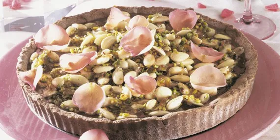 Gül aromalı çikolatalı tart