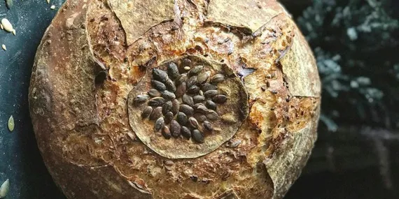 Keten tohumlu, kabak çekirdekli ekmek