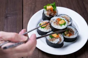 kimbap-L9TfLWuz.jpg