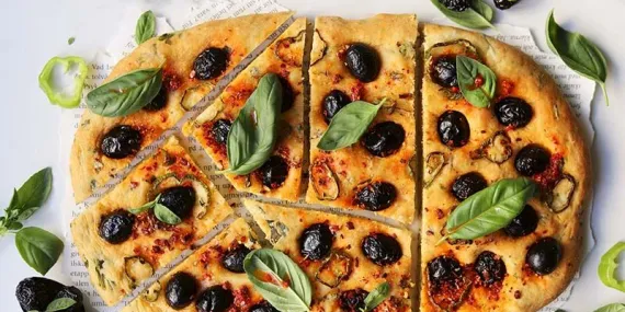 Otlu & Zeytinli Mayasız Focaccia