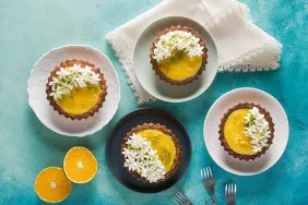 papatya-kremali-ve-mandalinali-mini-tart-hnvSMmjF.jpg