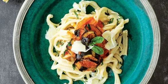 Patlıcan Soslu Taze Makarna