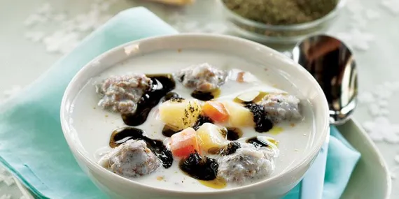 Pirinçli ve yoğurtlu köfte