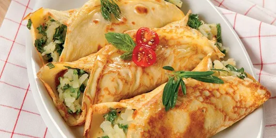 Taze kekikli, maydanozlu ve patatesli krep